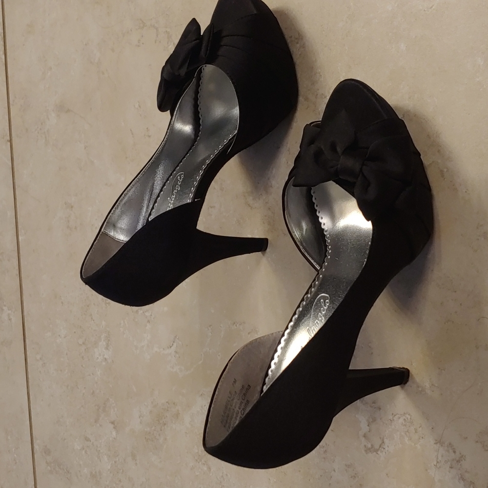 Black bow heels